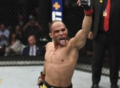 Бывший претендент на титул UFC попал в серьёзную аварию